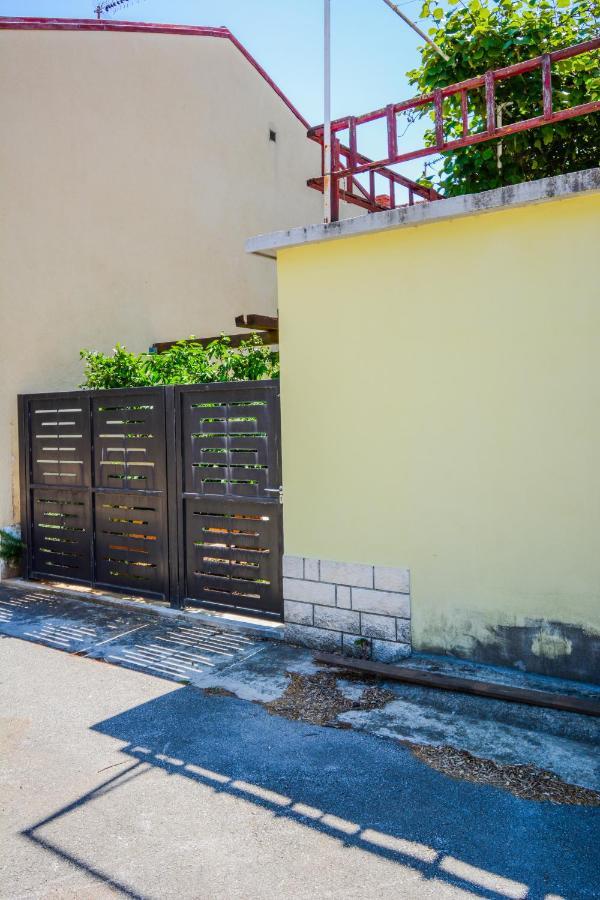 Apartment Grey&Yellow Zadar Exterior photo